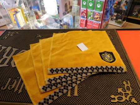 Harry Potter - HUFFLEPUFF  Hand Towels 25x25cm For Sale