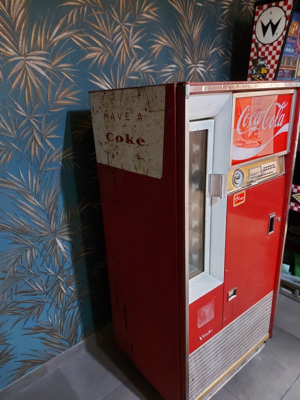 COCA COLA AUTOMAAT Hot on Sale