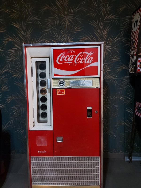 COCA COLA AUTOMAAT Hot on Sale