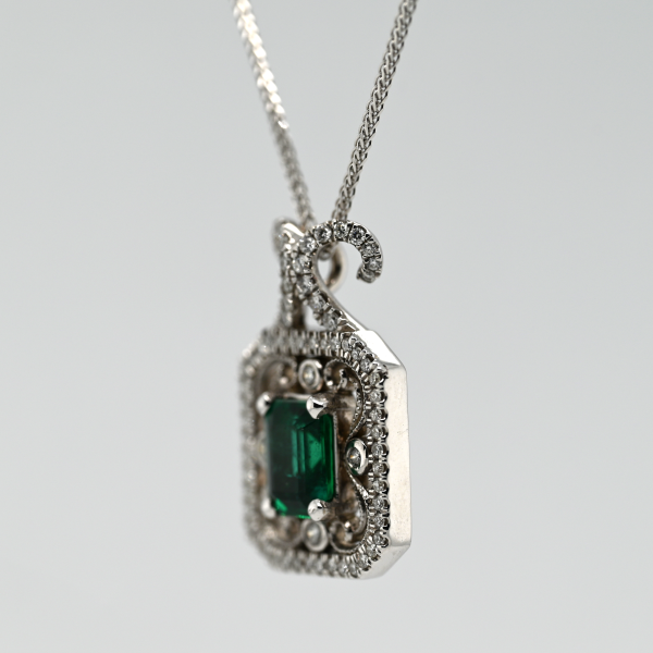 1.24ct Emerald & Diamond Pendant Fashion