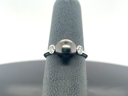 18k White Gold Black South Sea Pearl and Diamond Three Stone Ring For Discount