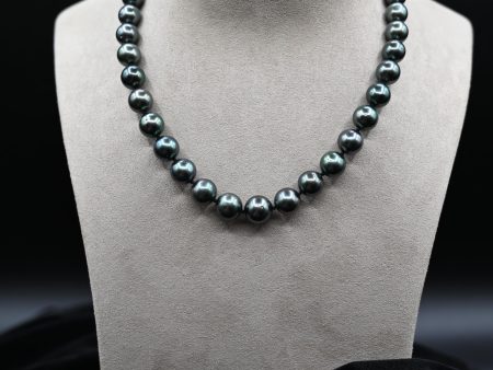 Natural Tahitian Pearl Strand with 14k White Gold Clasp For Sale