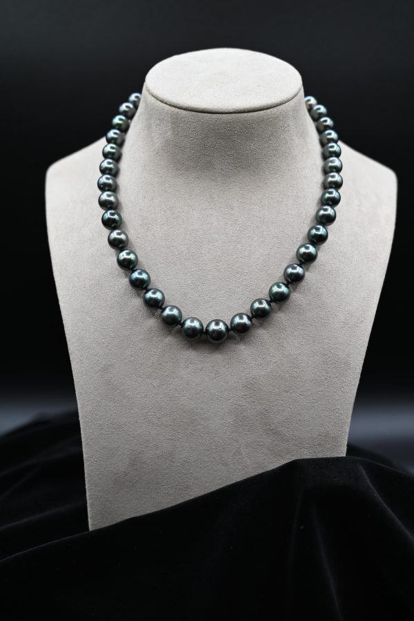 Natural Tahitian Pearl Strand with 14k White Gold Clasp For Sale