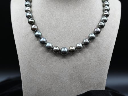 Natural Tahitian Pearl Strand with 18k Yellow Gold Diamond Accent Clasp For Sale